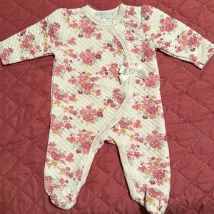 🐸 EUC Catherine Malandrino 3/6 month baby girl sleeper with footies